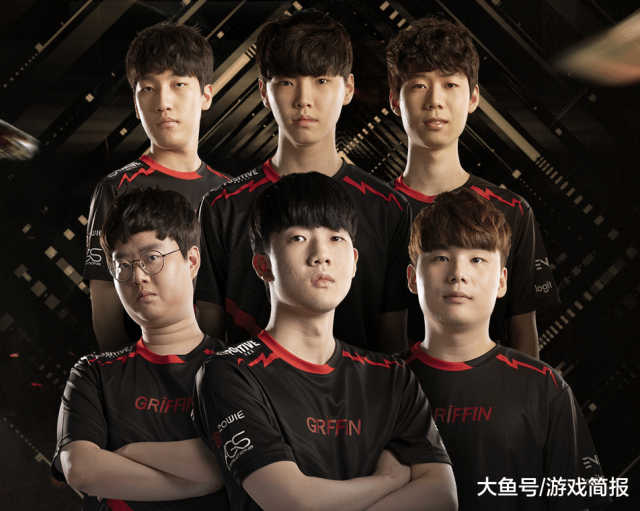 开玩笑的！ GALA Comet EZ 疯狂击杀蝙蝠 JIEJIE ，用致命的剪刀脚 Invictus Gaming 扫除 FunPlus Phoenix 。