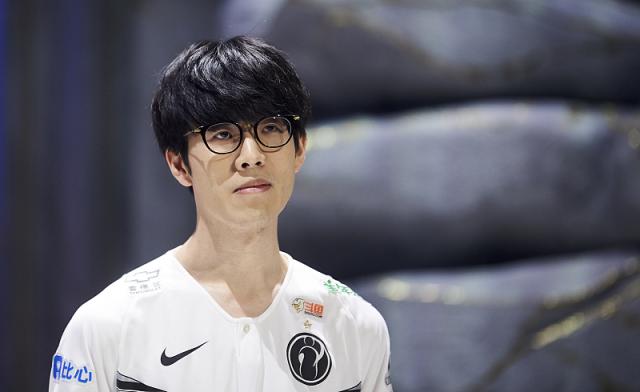 2025德玛西亚杯24日赛程预告：完全体TES vs 新生代IG