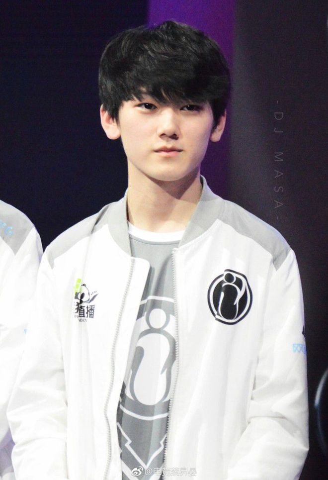 官方分享《 Arcane 2》上海首映活动照：演员万茜 +一众声优登台