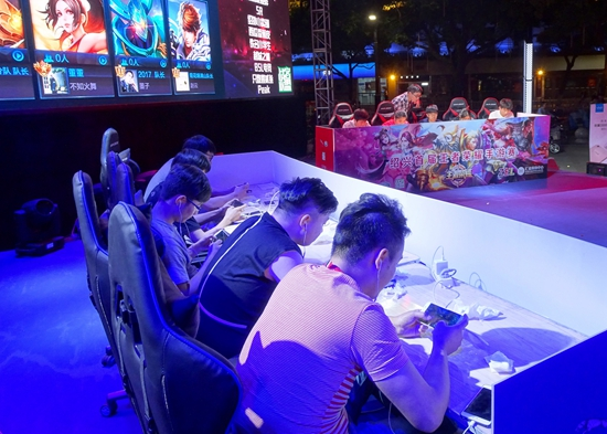 LPL 英语评论员 Kitty 分享等级形象：单人和二人组合31胜18负大师