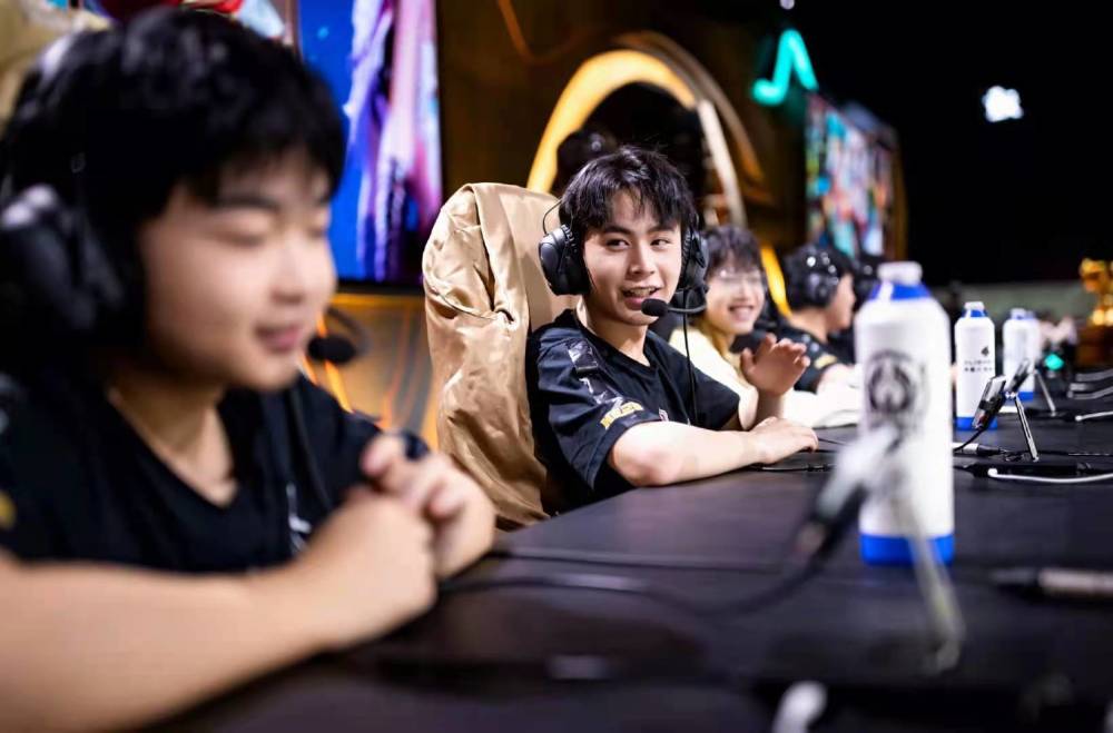 打破内心的魔鬼！JKL的阿希以50,000伤害带领团队进攻， Top Esports 消灭了 Bilibili Gaming 结束了八连败